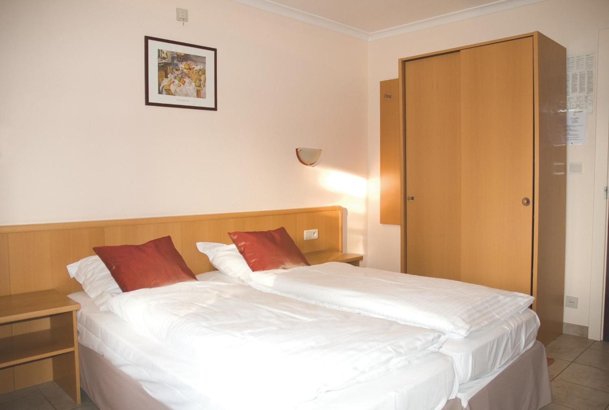 Hotel Saint-Martin Bovigny Bagian luar foto